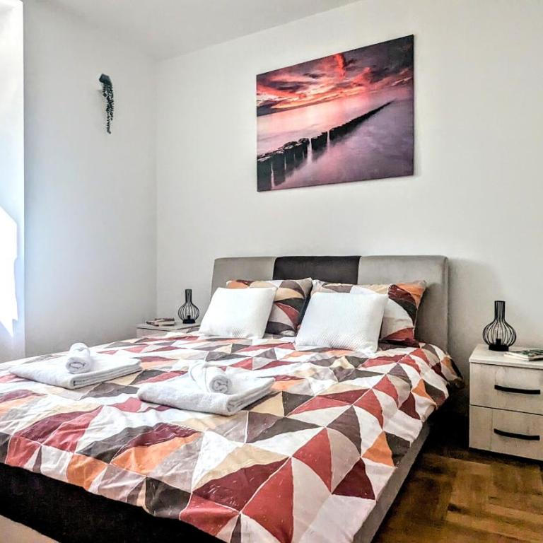 Spacious & attractive 600m-7minuta hoda od centra, mogucnost za parking-apartmani-nsmilos - Apartman sa 2 Spavaće Sobe - 2