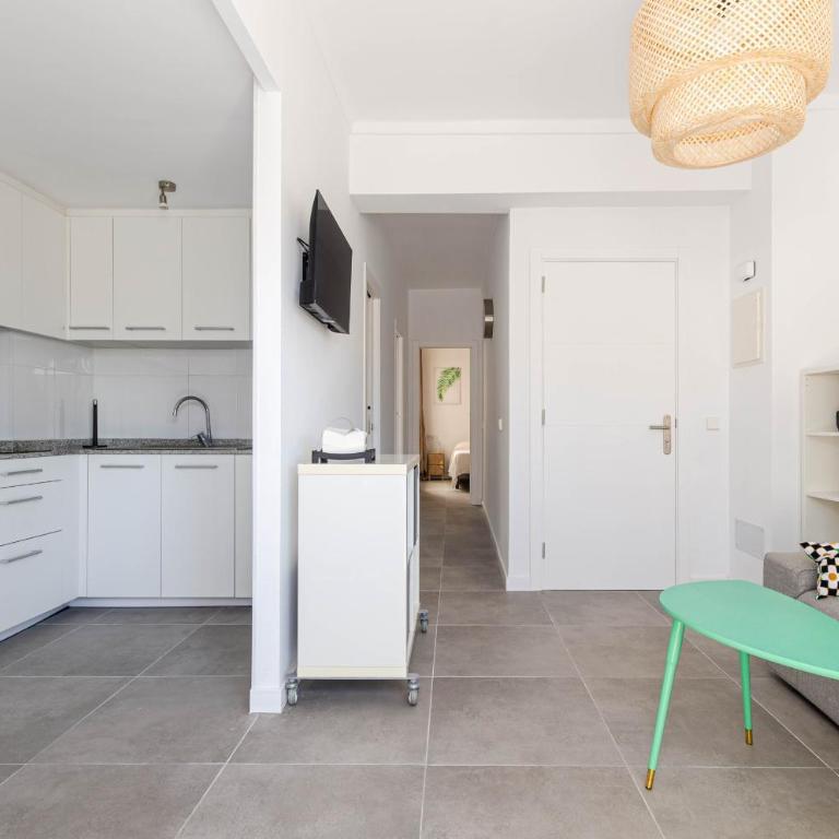 YourHouse Monges apartment with balcony - Two-Bedroom Apartment - 10