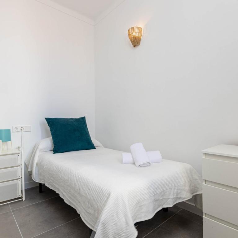 YourHouse Monges apartment with balcony - Two-Bedroom Apartment - 17
