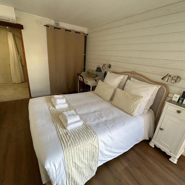 Logis Hotel De La Clape - Dreibettzimmer - barrierefrei - 3