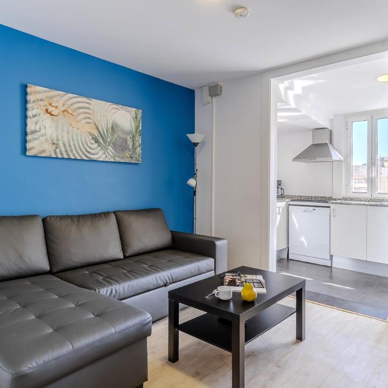 AB Nou de la Rambla - Three-Bedroom Apartment 1 - 12