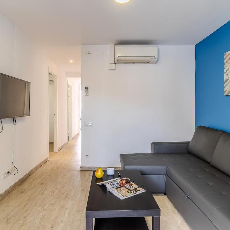 AB Nou de la Rambla - Three-Bedroom Apartment 1 - 11