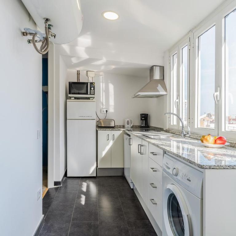 AB Nou de la Rambla - Three-Bedroom Apartment 1 - 10