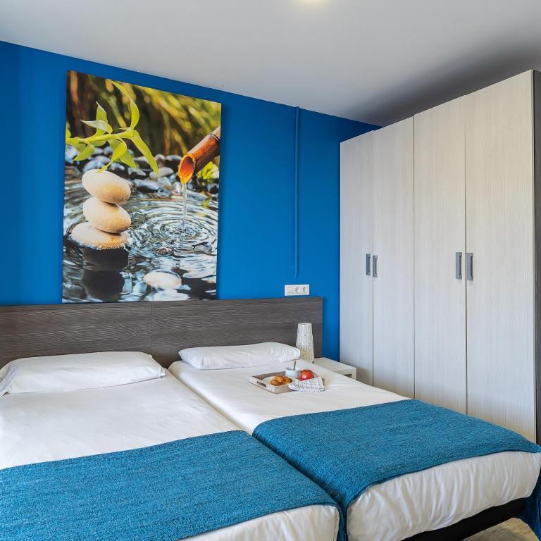 AB Nou de la Rambla - Three-Bedroom Apartment 1 - 3