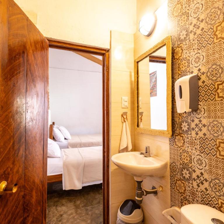 Albarrada Hotel Boutique - Habitación Familiar con baño privado - 5