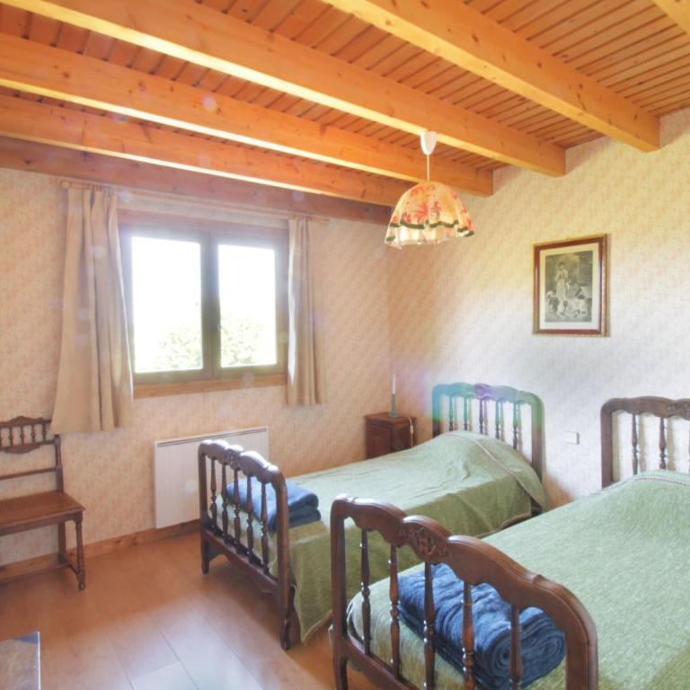Comfortable family chalet 5 min drive from the lake - Chalet - 12