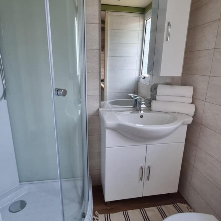 Camping Dal Pino - Bungalow con 2 Camere da Letto - 5