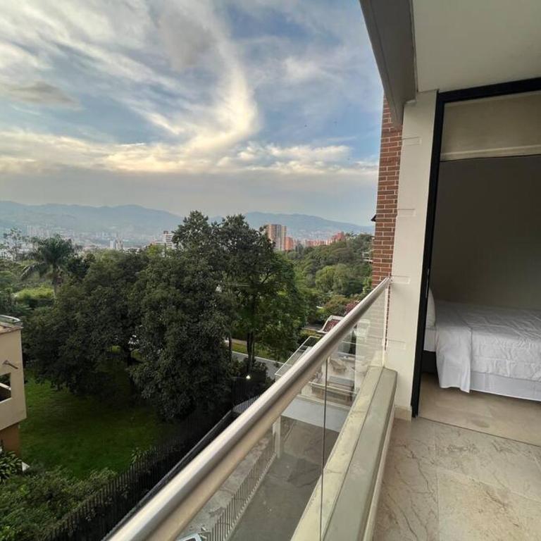 402 - Beautiful Apartament In Heart Of El Poblado - One-Bedroom Apartment - 2