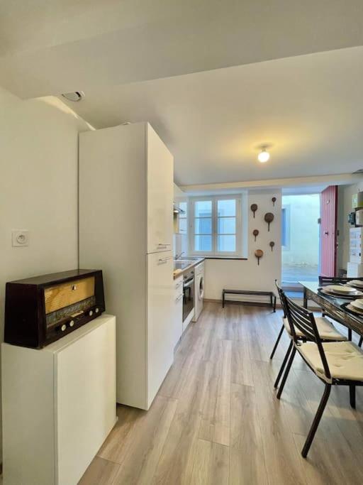 * Maison chez J&J - Cité médiévale * - Casa a Schiera con 2 Camere da Letto - 2
