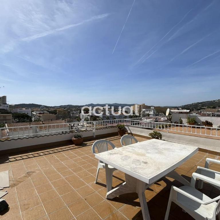Atico C/ Iglesia - Apartamento de 2 dormitorios - 35