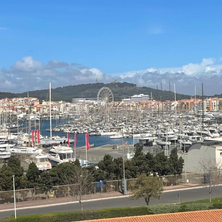 Au bord des falaises - 7 pers - Piscine - dernier étage - Plage - Vue sur le port - Histoire de clés - Appartamento con 2 Camere da Letto - 25