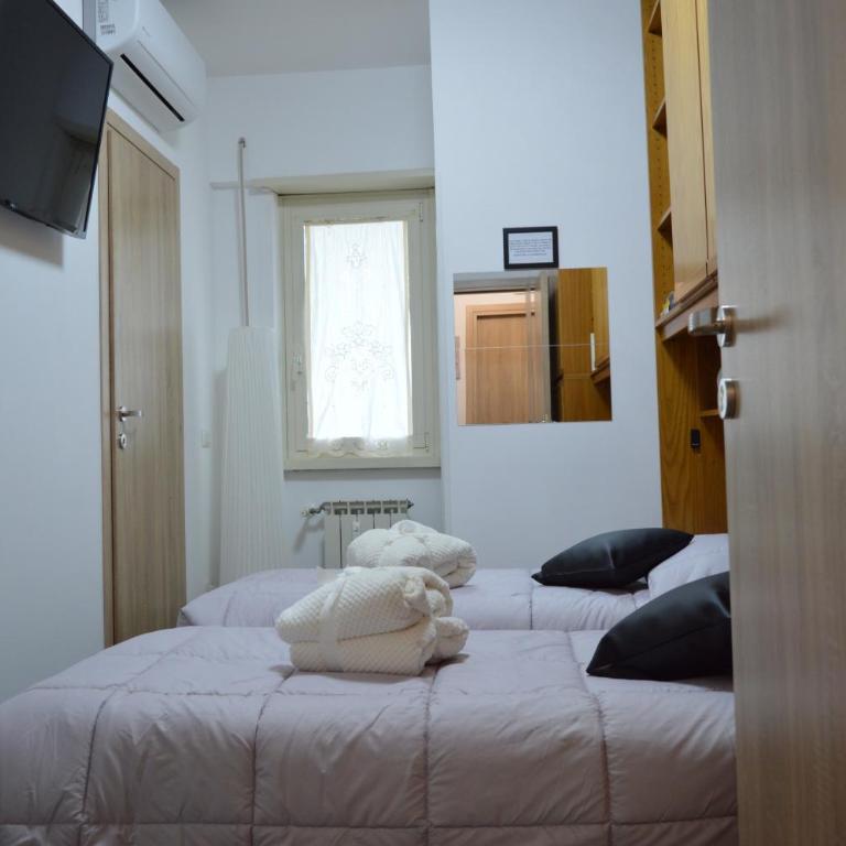 B&B SERENITY2024 - Camera Matrimoniale/Doppia con Letti Singoli con Bagno Privato - 2