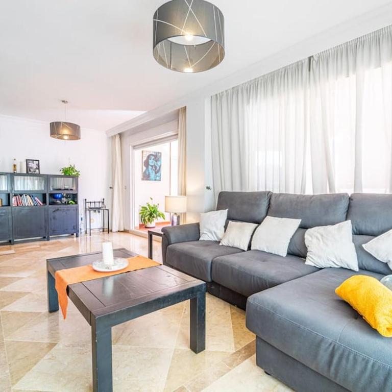 magnífico piso frente al mar - Three-Bedroom Apartment - 2