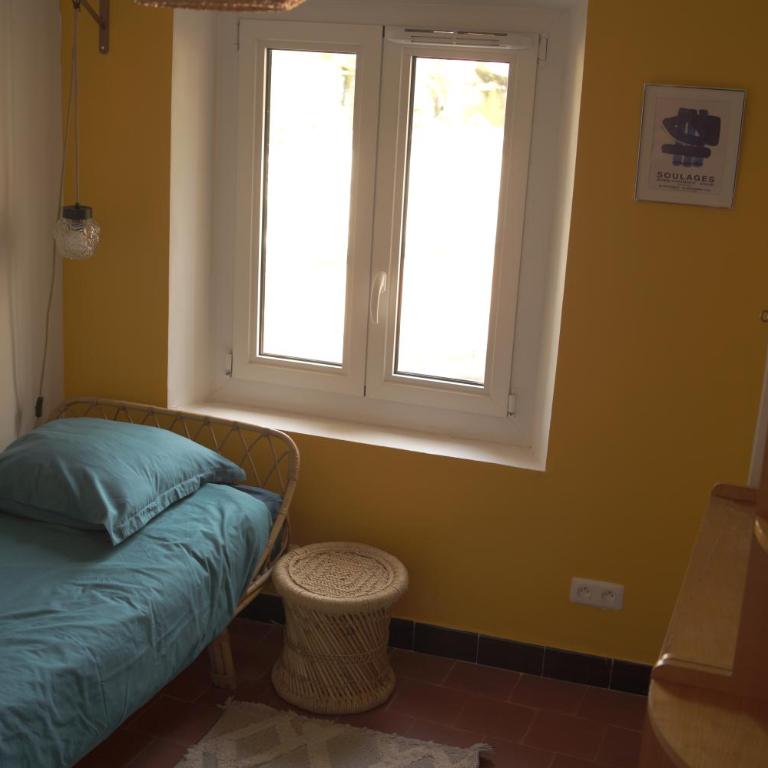 Grand Mas provençal, mer à 200m, parking privé fermé, piscine chauffée - Villa - 34