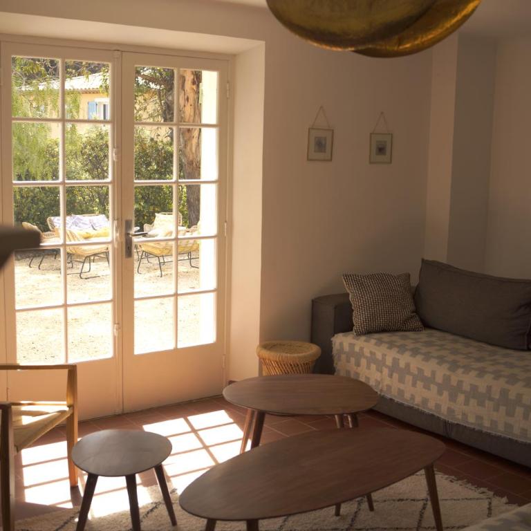 Grand Mas provençal, mer à 200m, parking privé fermé, piscine chauffée - Villa - 40