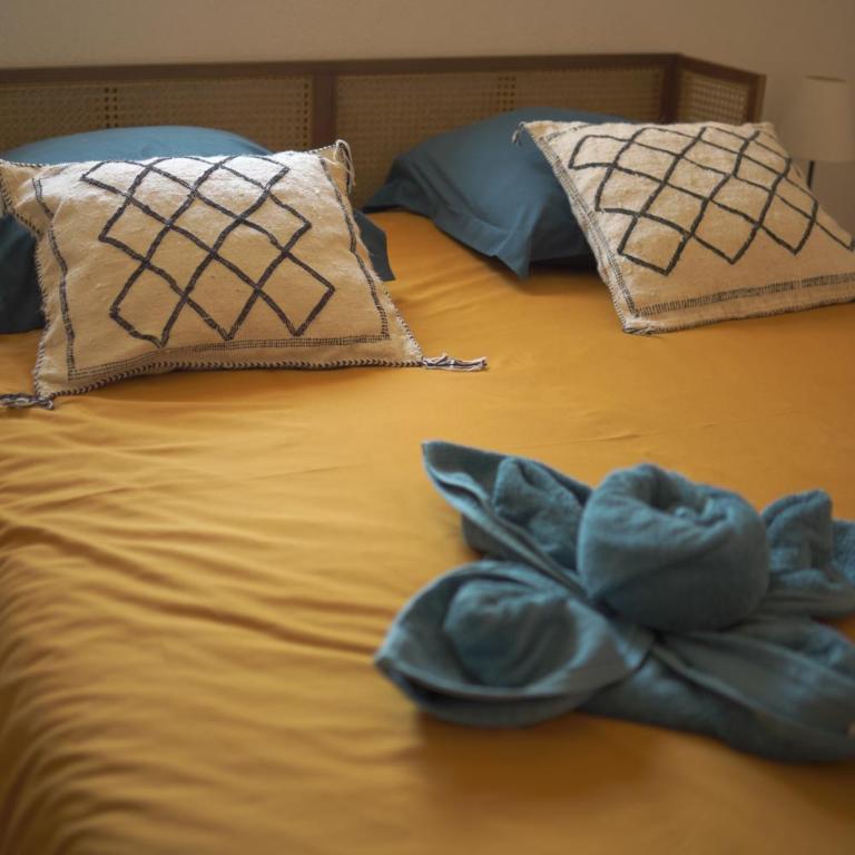 Grand Mas provençal, mer à 200m, parking privé fermé, piscine chauffée - Villa - 5
