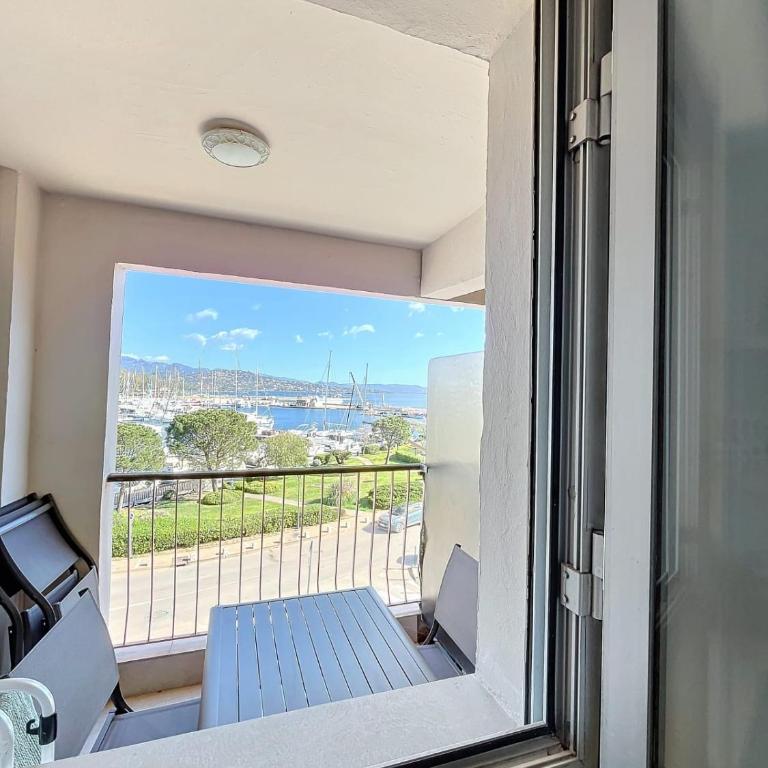 Pretty cocoon with harbour view - Apartment - 12