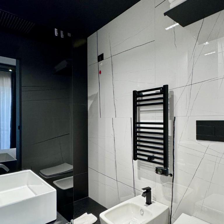 Gallerie Boutique Rooms - Double Room with Private Bathroom - 5