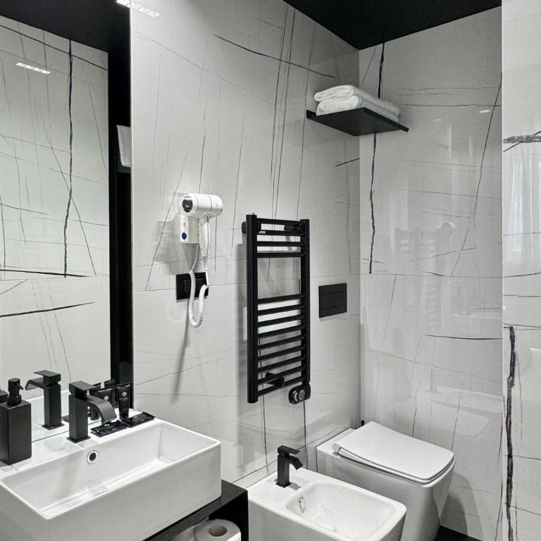 Gallerie Boutique Rooms - Double Room with Private Bathroom - 3