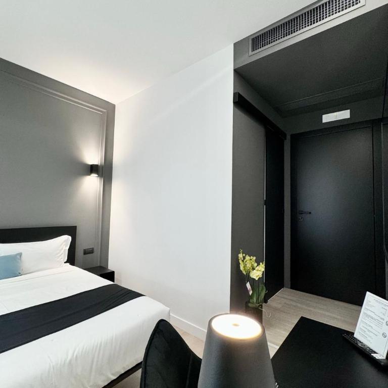 Gallerie Boutique Rooms - Double Room with Private Bathroom - 10
