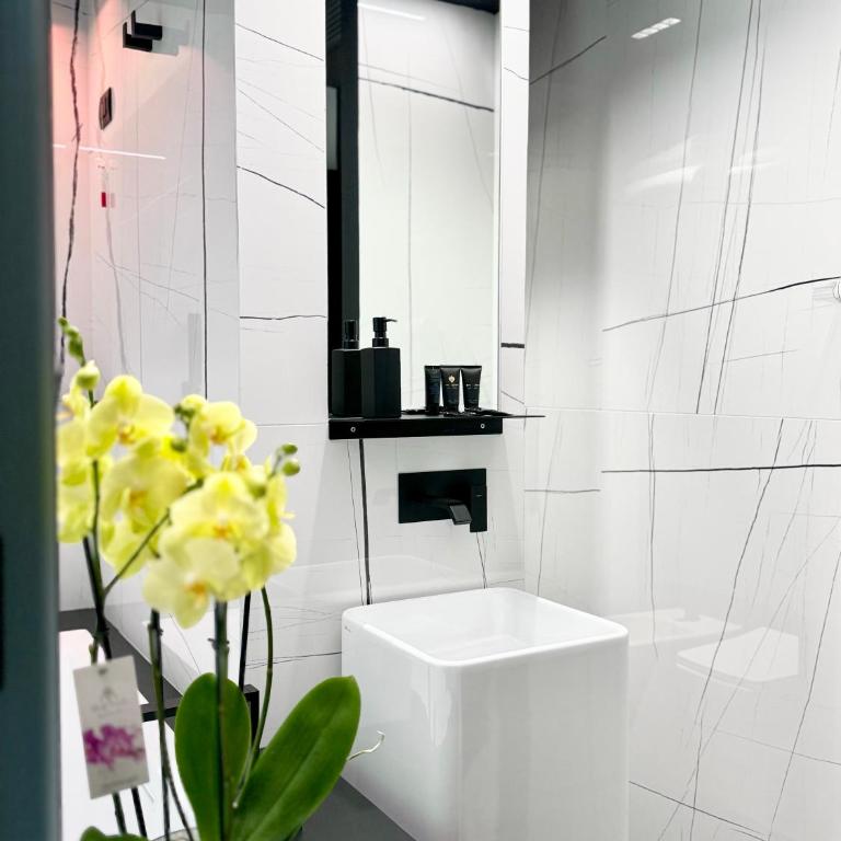 Gallerie Boutique Rooms - Deluxe Double Room with Bath - 7