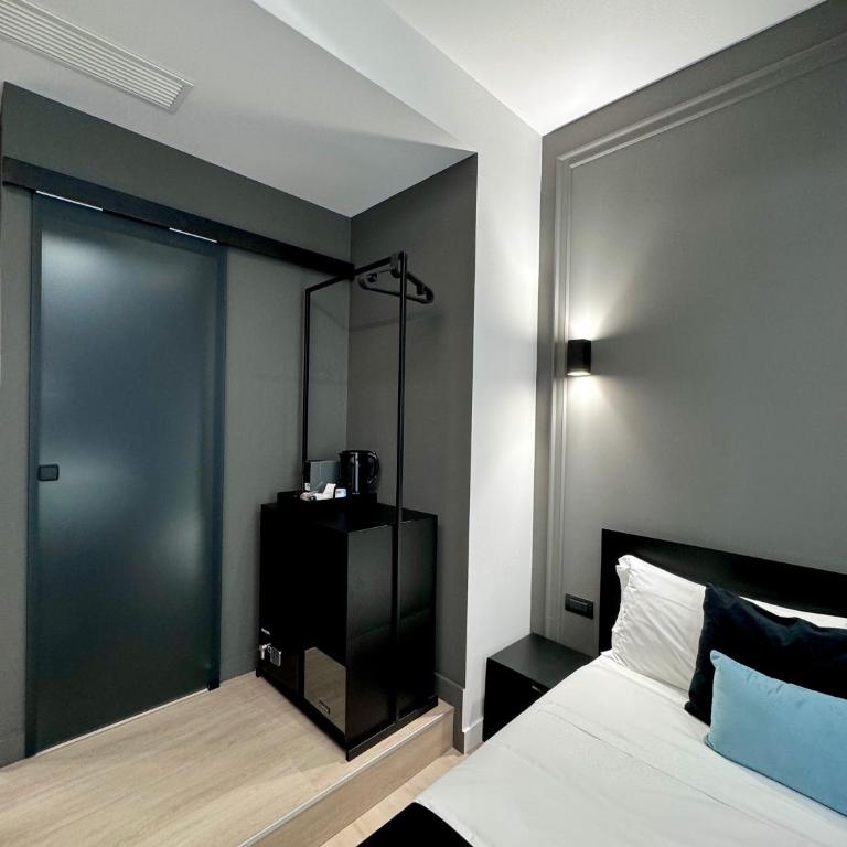 Gallerie Boutique Rooms - Double Room with Private Bathroom - 19