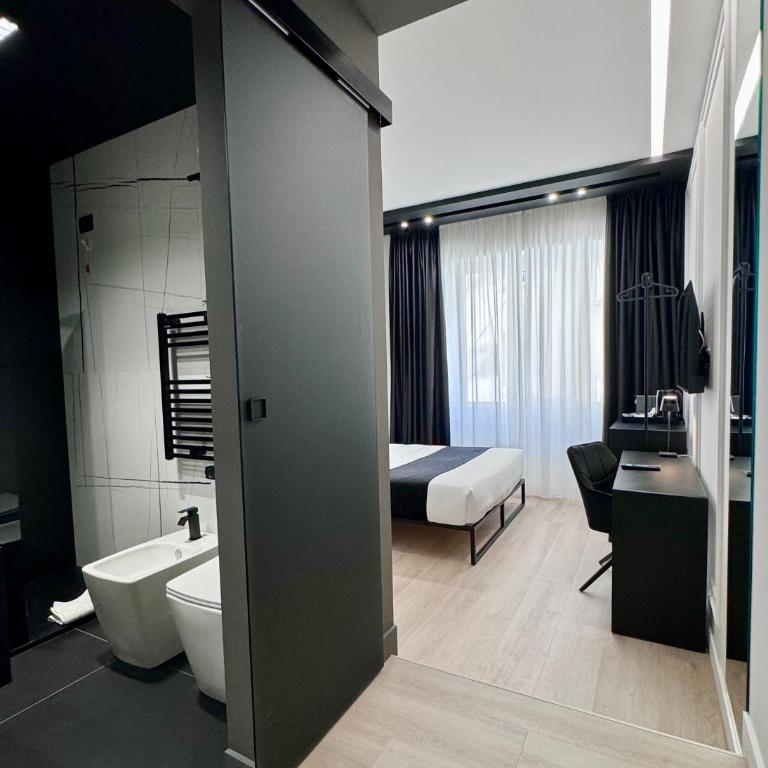 Gallerie Boutique Rooms - Triple Room with Private Bathroom - 2