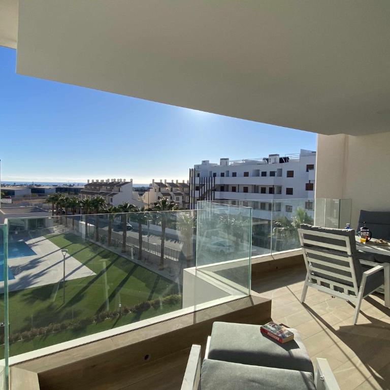 Magnifico Apartamento con Preciosas Vistas !!! - Apartment with Pool View - 2