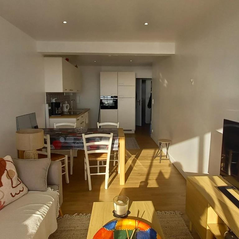 Superbe appartement moderne 2 chambres vue mer, 2 salles d'eau, parking, animaux admis - FR-1-323-276 - Appartement - 18