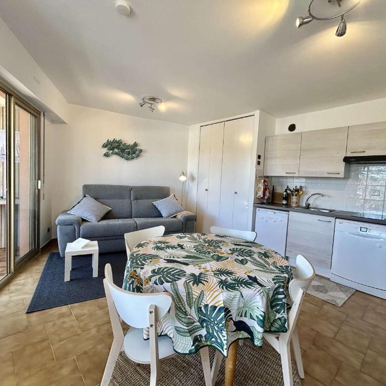 Sainte Maxime T2 rénové, 4 pers, plage à 30m - FR-1-226-543 - Apartment - 6
