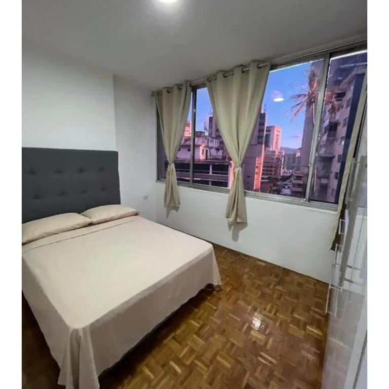 Renewed apt in Altamira, the heart of Caracas - Apartment - 5