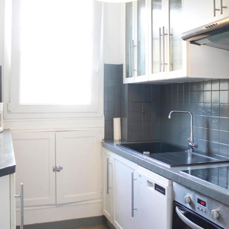 Spacious family nest facing Square des Épinette - Appartement - 16