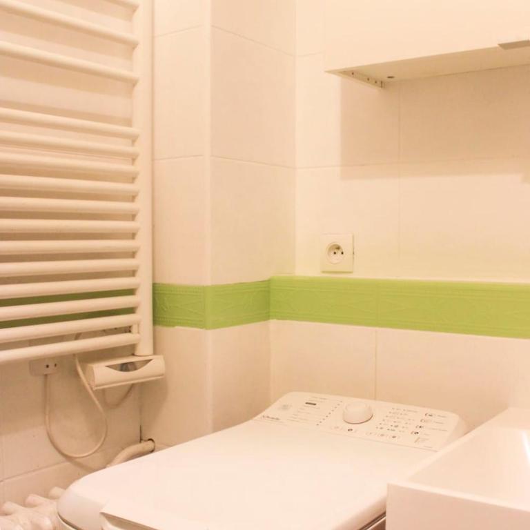 Spacious family nest facing Square des Épinette - Appartement - 30