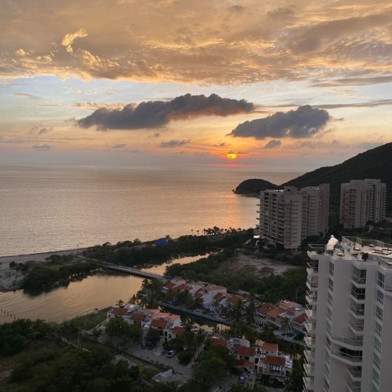 PENTHOUSE con Vista y Salida Directa al Mar - Three-Bedroom Apartment - 10