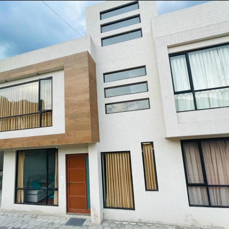 Casa de Madera y Mármol - Three-Bedroom House - 23