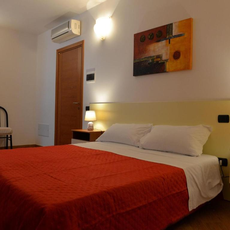Villa in Casalini with Pool & Olive Garden - Six-Bedroom Holiday Home - 4