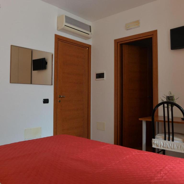 Villa in Casalini with Pool & Olive Garden - Six-Bedroom Holiday Home - 24