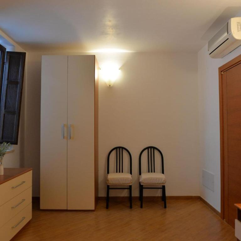 Villa in Casalini with Pool & Olive Garden - Six-Bedroom Holiday Home - 6