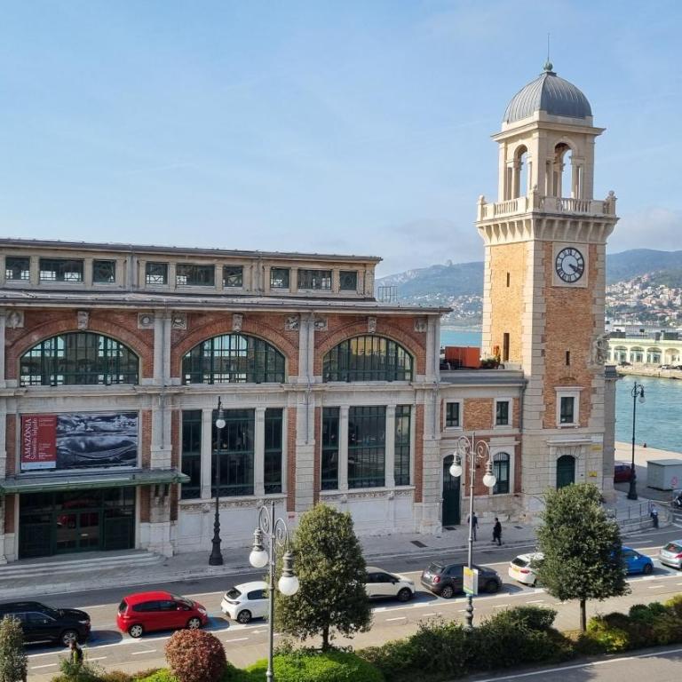 Nazario Sauro 20 - Appartamento con 3 Camere da Letto - 54