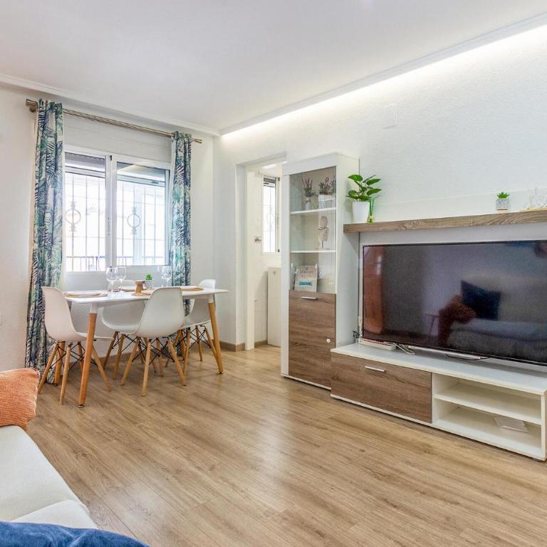 Nice Apartment In Santa Pola With Wifi - Apartamento de 3 dormitorios - 4