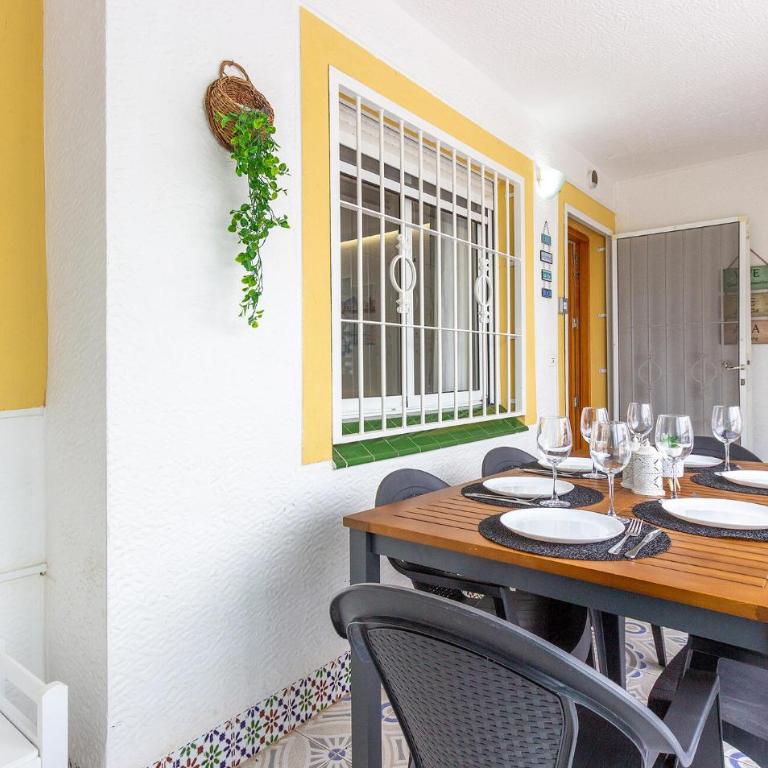 Nice Apartment In Santa Pola With Wifi - Apartamento de 3 dormitorios - 9