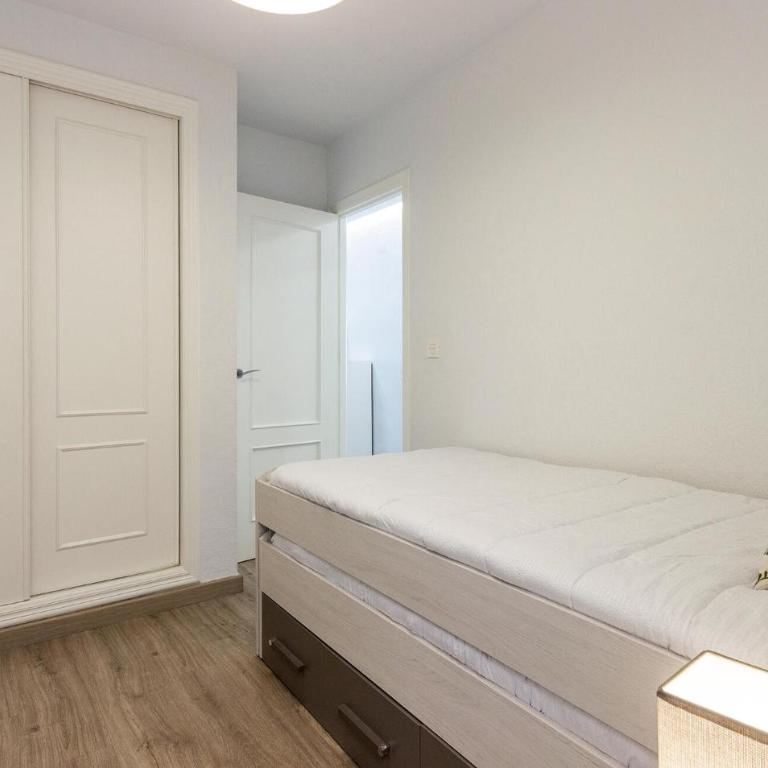 Nice Apartment In Santa Pola With Wifi - Apartamento de 3 dormitorios - 21