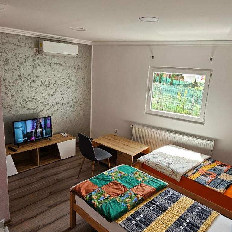 Apartmani Roki - Standardna Dvokrevetna Soba sa Zasebnim Krevetima i Zajedničkim Kupatilom - 10