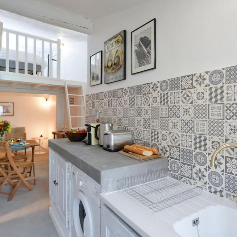 LE PETIT BATEAU - NEW cosy/charming studio/mezzanine for 3 - AC/WIFI - One-Bedroom Apartment - 25