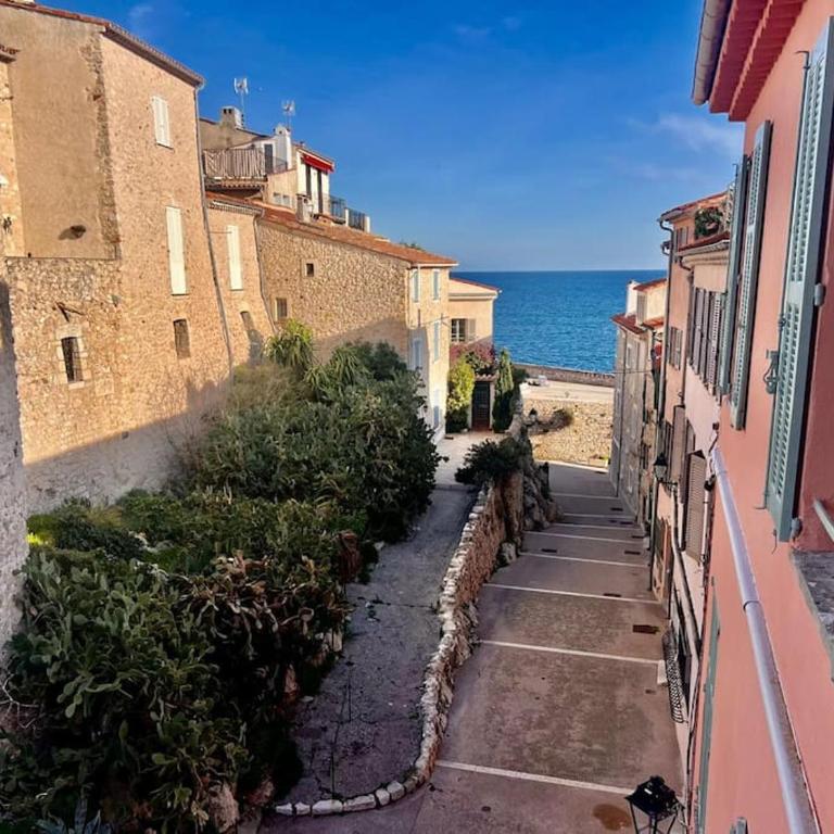 LE PETIT BATEAU - NEW cosy/charming studio/mezzanine for 3 - AC/WIFI - One-Bedroom Apartment - 33