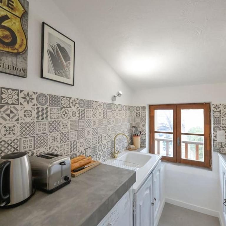 LE PETIT BATEAU - NEW cosy/charming studio/mezzanine for 3 - AC/WIFI - One-Bedroom Apartment - 34