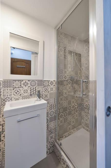 LE PETIT BATEAU - NEW cosy/charming studio/mezzanine for 3 - AC/WIFI - One-Bedroom Apartment - 35