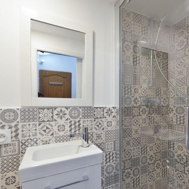 LE PETIT BATEAU - NEW cosy/charming studio/mezzanine for 3 - AC/WIFI - One-Bedroom Apartment - 42