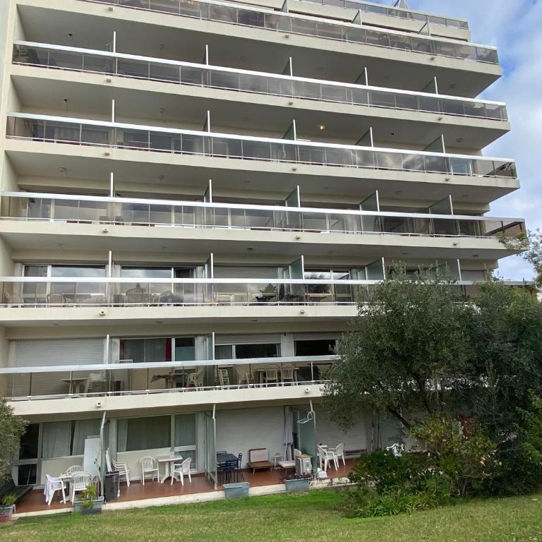 Logement en résidence vacances classe 2 étoiles au bord de mer 4 couchages avec cabine lit superposé et au salon un canapé convertible et piscine à 300 m des transports communs,gare ferroviaire,commerces et plages - Family Studio - 8