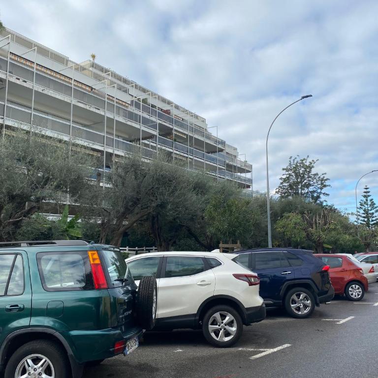Logement en résidence vacances classe 2 étoiles au bord de mer 4 couchages avec cabine lit superposé et au salon un canapé convertible et piscine à 300 m des transports communs,gare ferroviaire,commerces et plages - Family Studio - 9